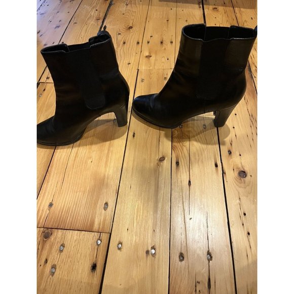 Women's Classic Ralph Lauren Leather Pull On Black High Heel Booties Size 7.5 - Picture 3 of 7